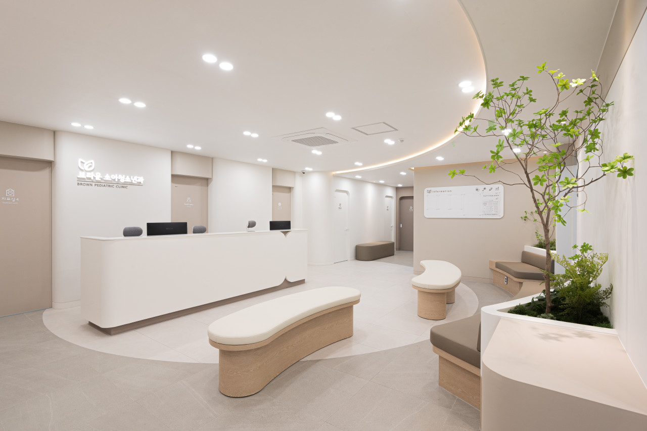브라운소아청소년과_내부인테리어.jpg